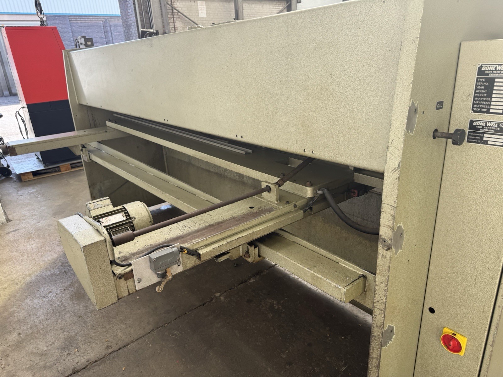 K & B 6mm Hydraulic Sheet Metal Guillotine YOM 1988, photo 6