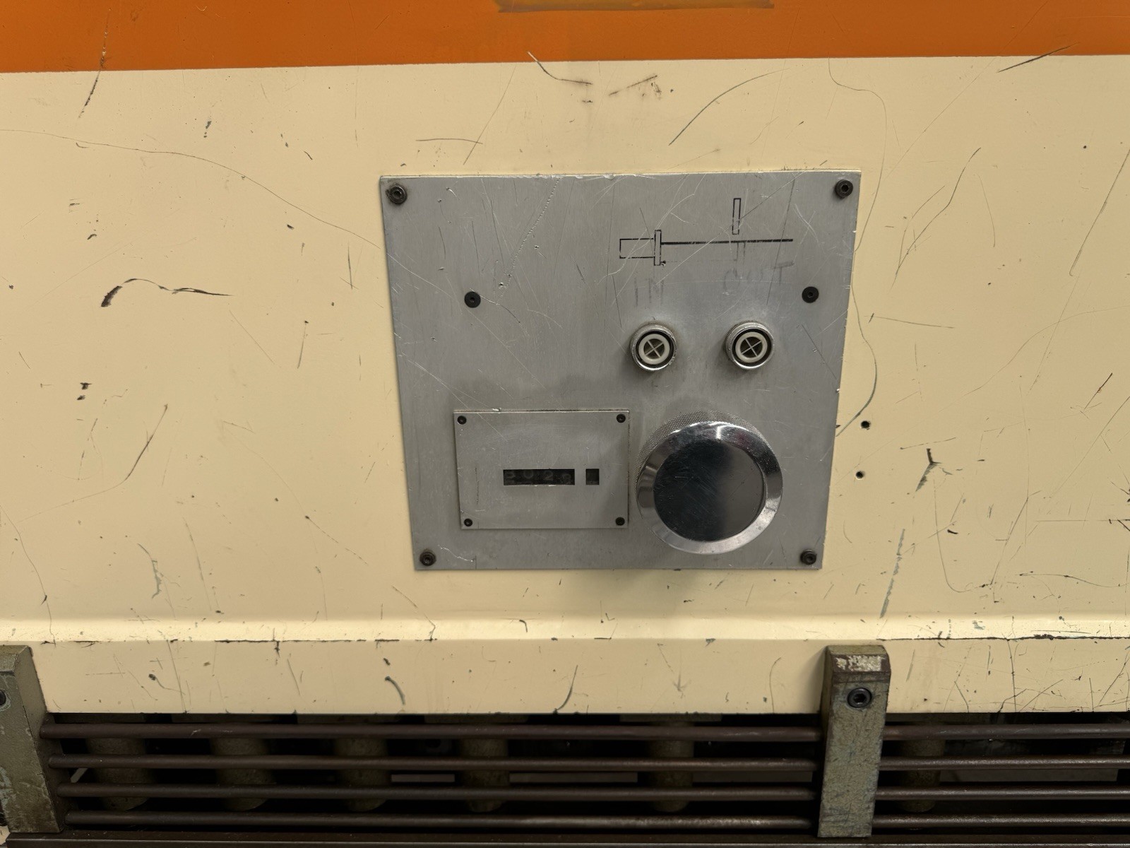 K & B 6mm Hydraulic Sheet Metal Guillotine YOM 1988, photo 7