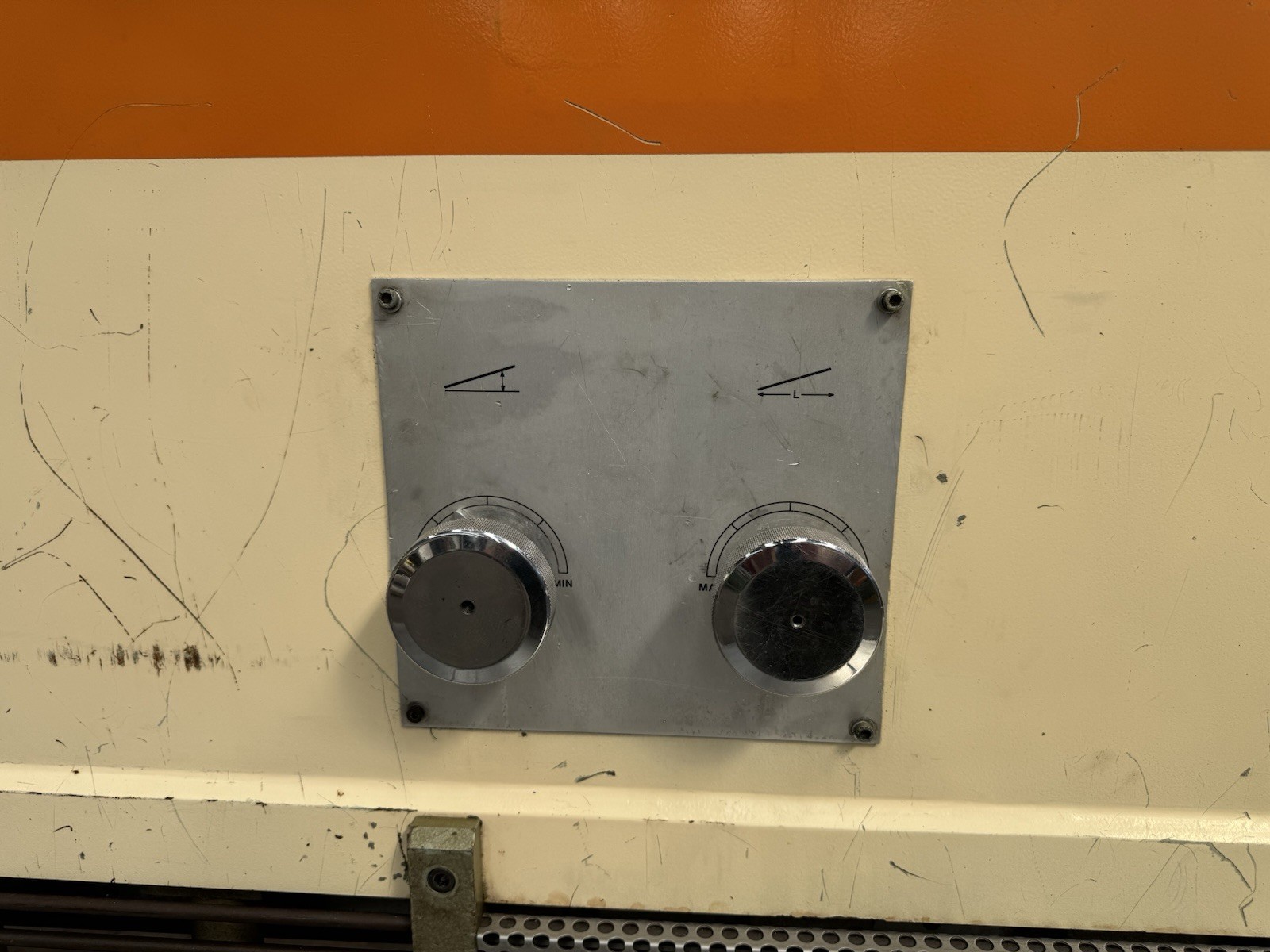 K & B 6mm Hydraulic Sheet Metal Guillotine YOM 1988, photo 8