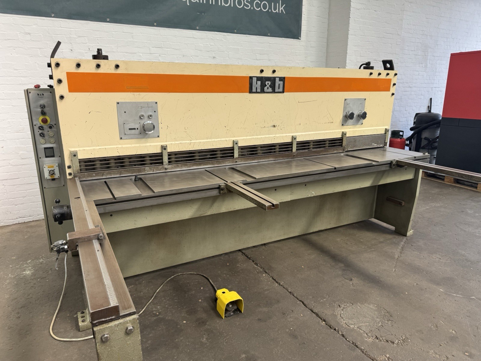 K & B 6mm Hydraulic Sheet Metal Guillotine YOM 1988, photo 10