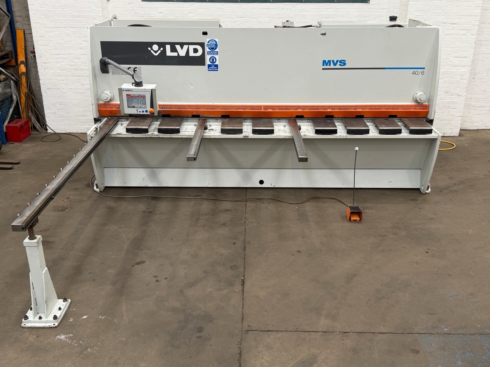 LVD MVS 6/4050 CNC Hydraulic Guillotine, photo 3