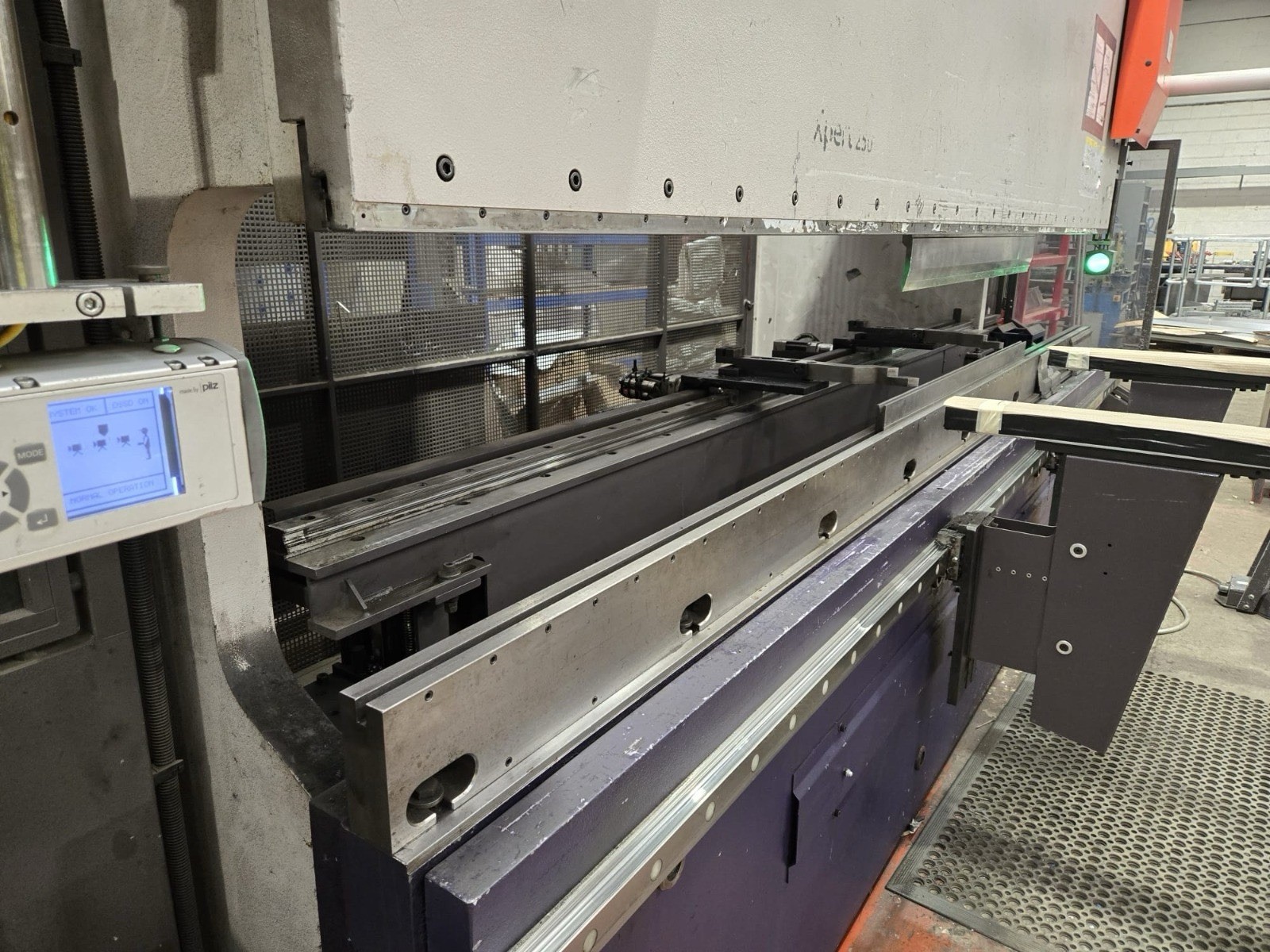 Bystronic Xpert 250 x 4100 CNC Hydraulic Press Brake, photo 3