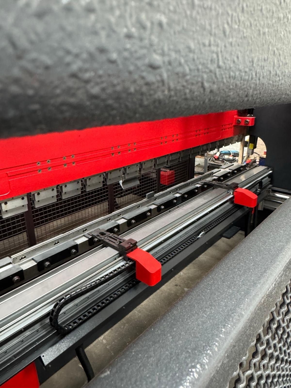 Amada HFE 170-4 8 Axis CNC Press Brake, photo 3