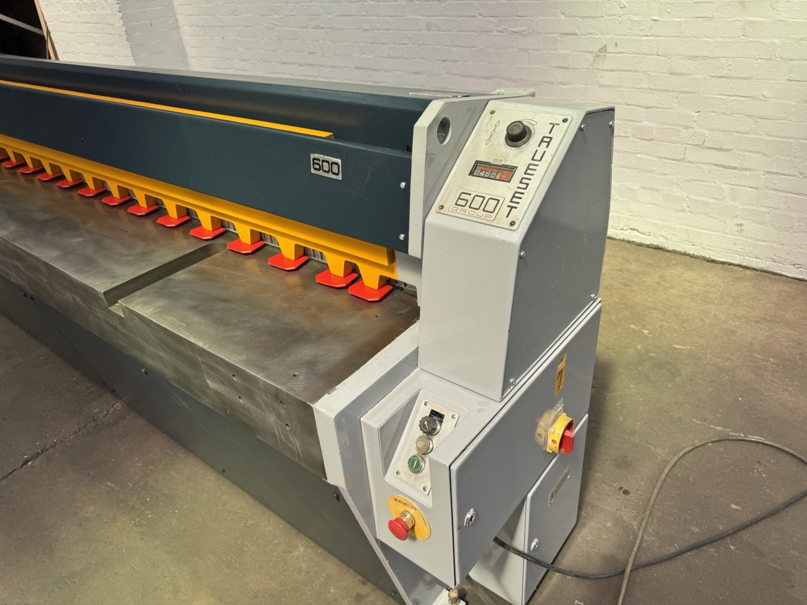 Edwards Truecut DD 2.5m x 3.5mm Mechanical Guillotine, photo 9