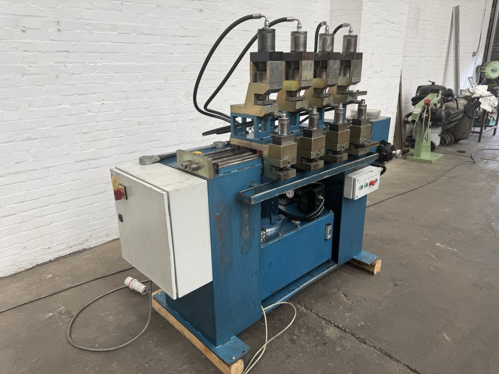 4 Head 8 Station Hydraulic Punch and Countersink Machine