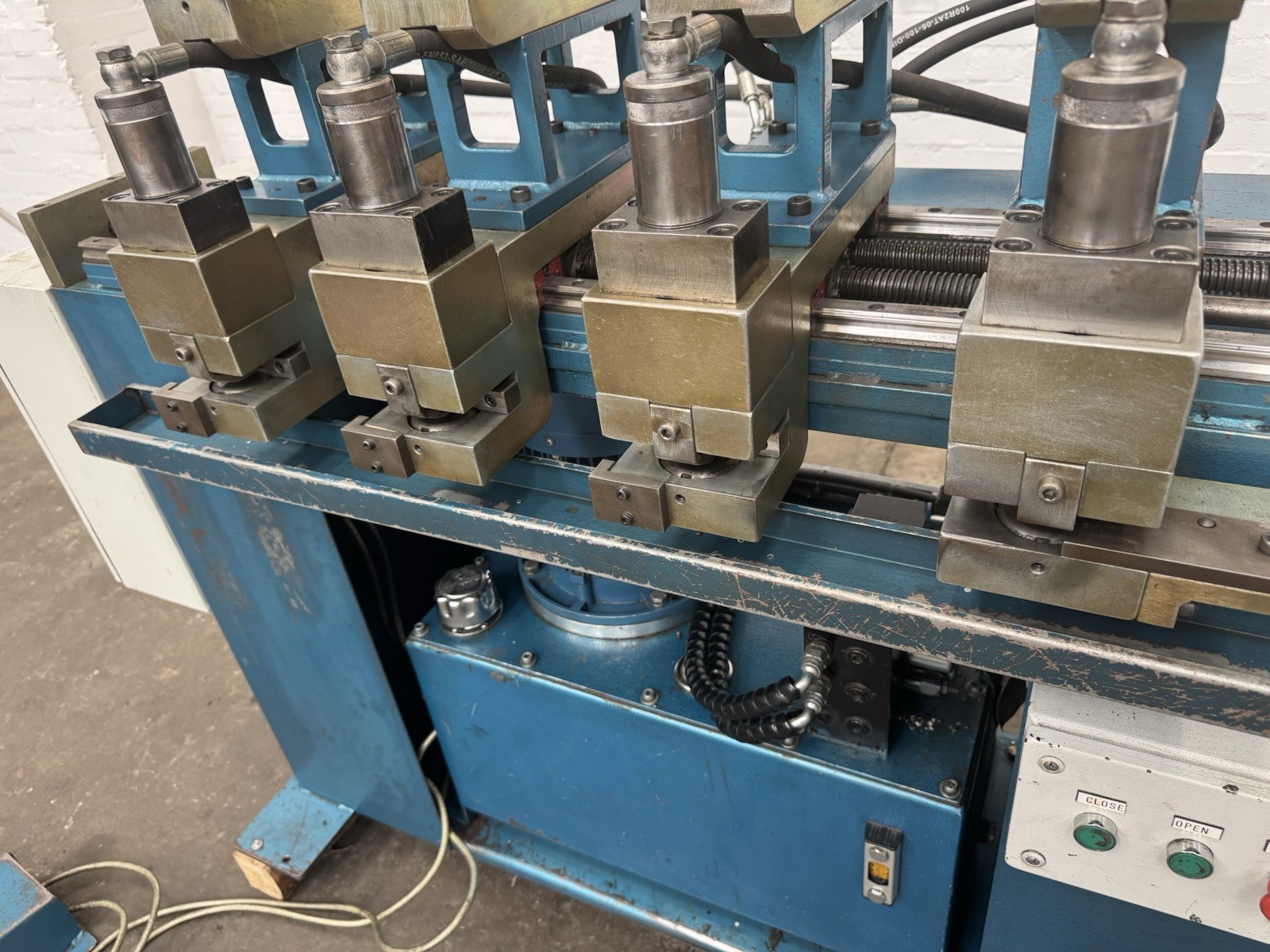 4 Head 8 Station Hydraulic Punch and Countersink Machine, photo 5