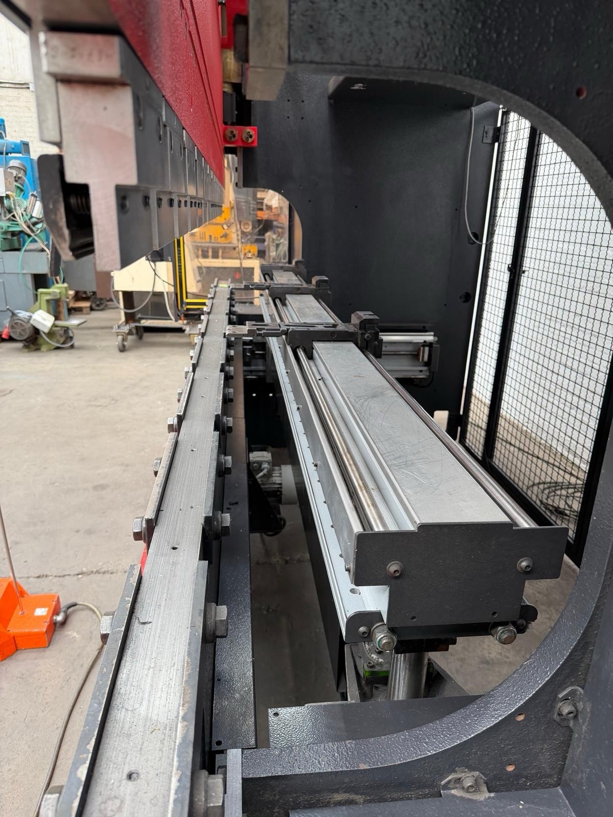 Amada HFT100-3 CNC Press Brake, photo 9