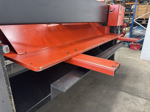 Amada Promecam GPN 630 Hydraulic Guillotine Shear, photo 5