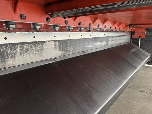 Amada Promecam GPN 630 Hydraulic Guillotine Shear, photo 6