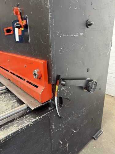 Amada Promecam GPN 630 Hydraulic Guillotine Shear, photo 9