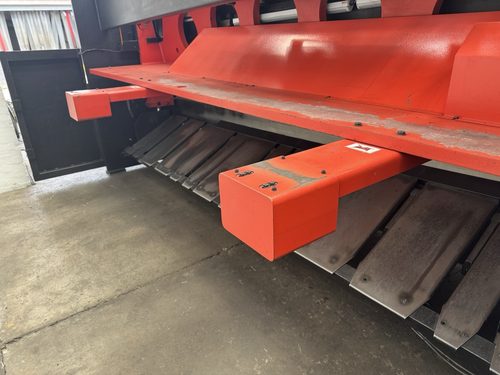 Amada Promecam GPN 840 Hydraulic Guillotine Shear, photo 7