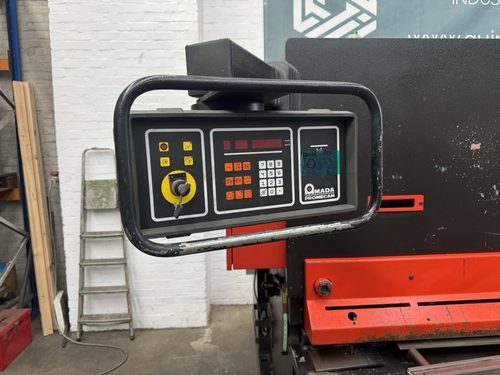 Amada Promecam GPN 840 Hydraulic Guillotine Shear, photo 9