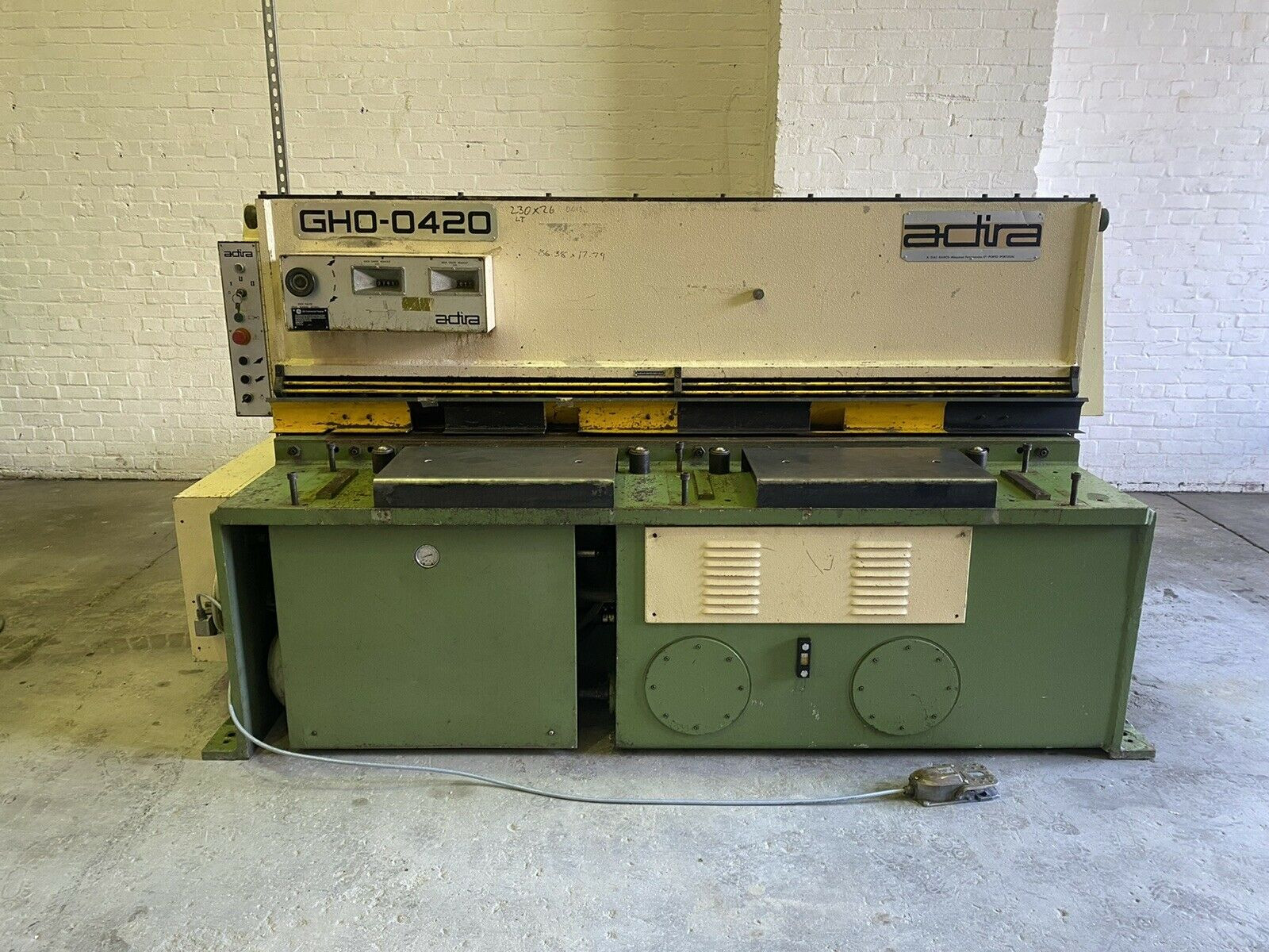Adira GHO 0420 Hydraulic Sheet Metal Guillotine
