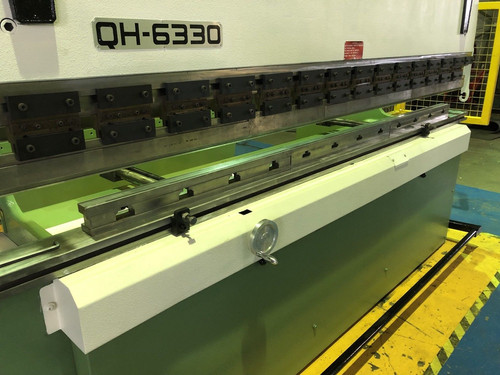 Adira model QH-6330 Hydraulic Press Brake, photo 2