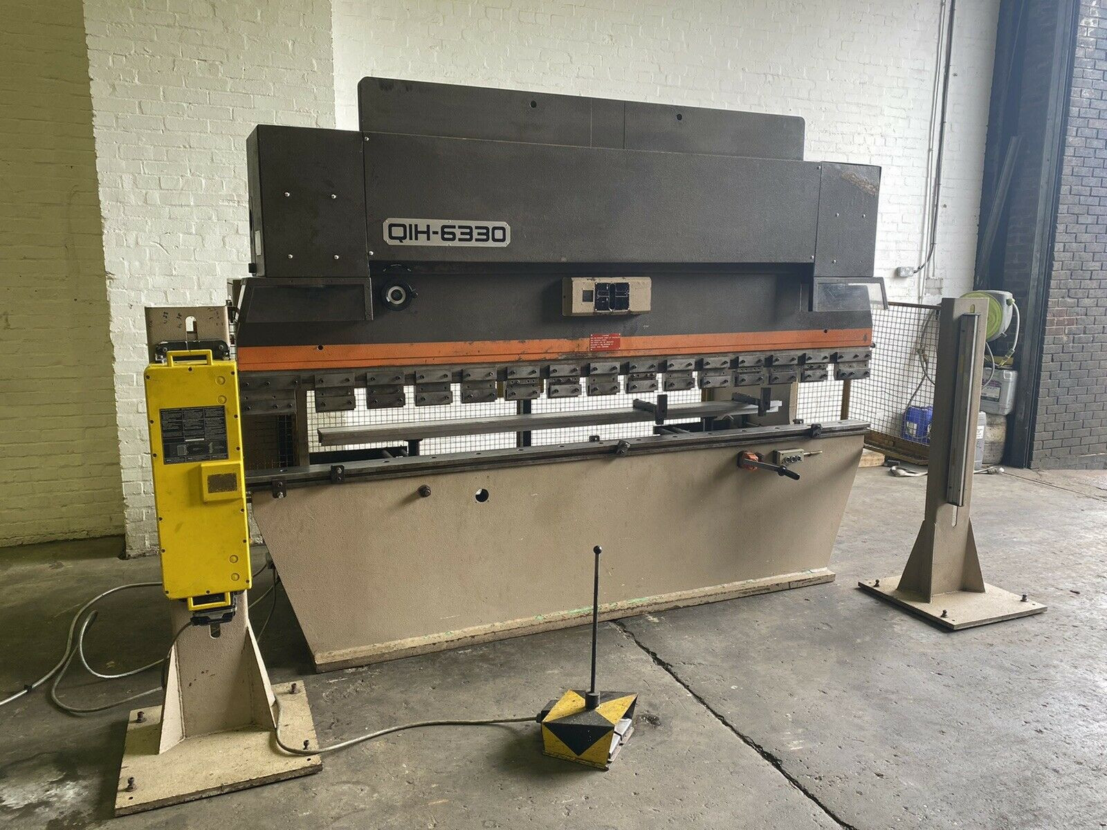 ADIRA (Portugal) QIH6330 Hydraulic Press Brake