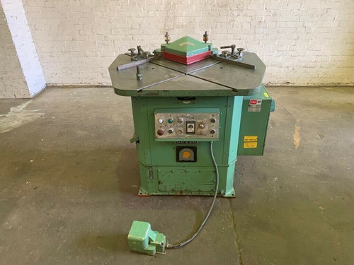 Amada 3mm Hydraulic Corner Notcher Model: CS220, photo 1