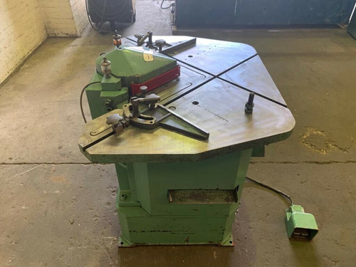 Amada 3mm Hydraulic Corner Notcher Model: CS220, photo 3