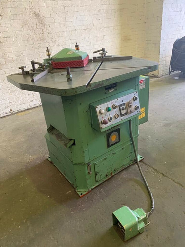 Amada 3mm Hydraulic Corner Notcher Model: CS220, photo 4