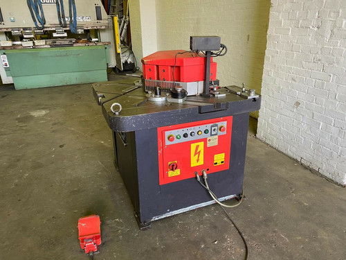 Amada CSHW-220 Twin Sided Hydraulic Corner Notcher, photo 2
