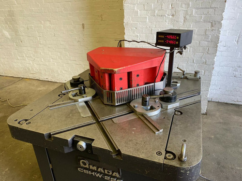 Amada CSHW-220 Twin Sided Hydraulic Corner Notcher, photo 4