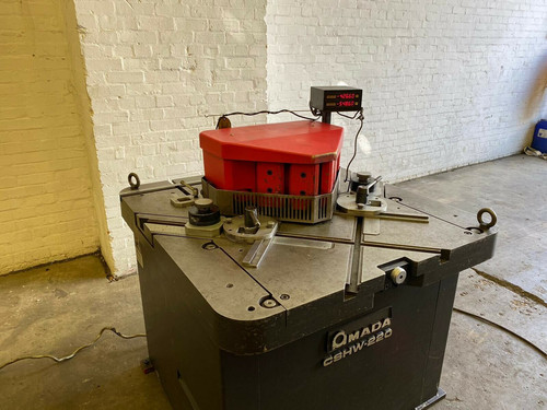 Amada CSHW-220 Twin Sided Hydraulic Corner Notcher, photo 6