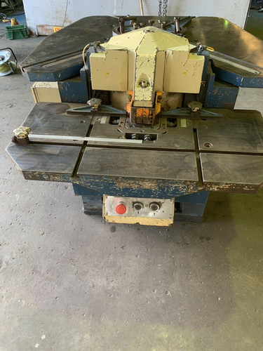 Amada CSW 220 Double Sided Corner Notcher, photo 2