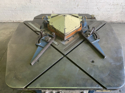 Amada CSW 220 Double Sided Corner Notcher, photo 4