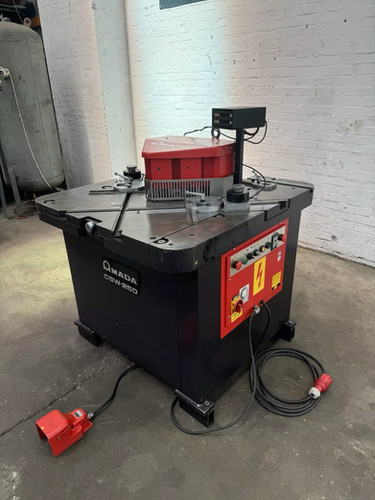 Amada CSW250 Double Sided Hydraulic Corner Notcher, photo 2