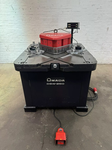 Amada CSW250 Double Sided Hydraulic Corner Notcher, photo 3