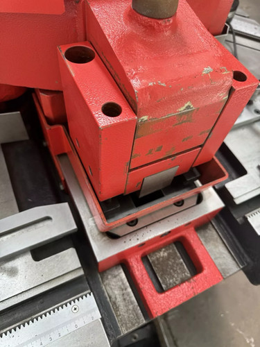 Amada CSW250 Double Sided Hydraulic Corner Notcher, photo 4