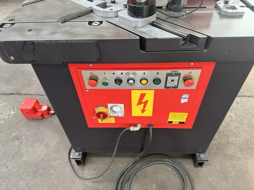 Amada CSW250 Double Sided Hydraulic Corner Notcher, photo 5