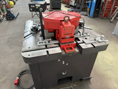 Amada CSW250 Double Sided Hydraulic Corner Notcher, photo 7