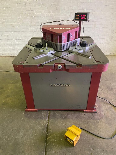 Amada CSW320 Double Sided Hydraulic Corner Notcher