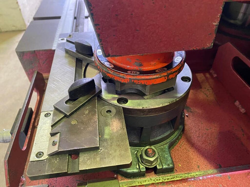 Amada CSW320 Double Sided Hydraulic Corner Notcher, photo 8