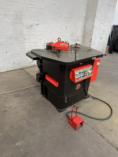 Amada CWS220 Double Sided Hydraulic Corner/Rectangle Notcher, photo 2