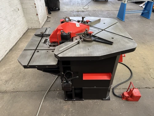 Amada CWS220 Double Sided Hydraulic Corner/Rectangle Notcher, photo 3