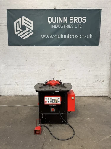 Amada CWS220 Double Sided Hydraulic Corner/Rectangle Notcher, photo 5