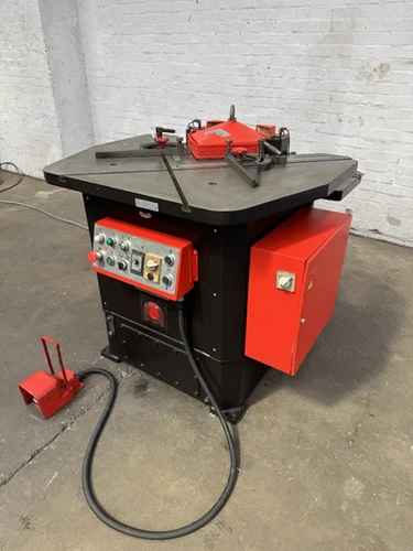Amada CWS220 Double Sided Hydraulic Corner/Rectangle Notcher, photo 6