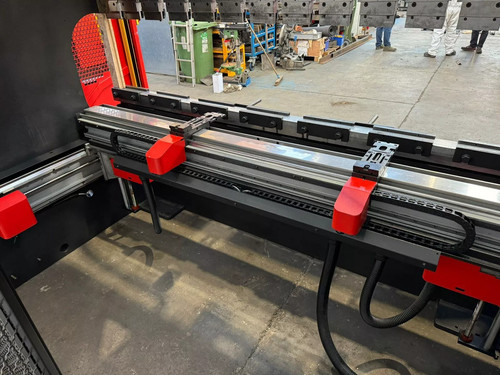 Amada HFE 130-3L CNC 8 Axis Press Brake, photo 8