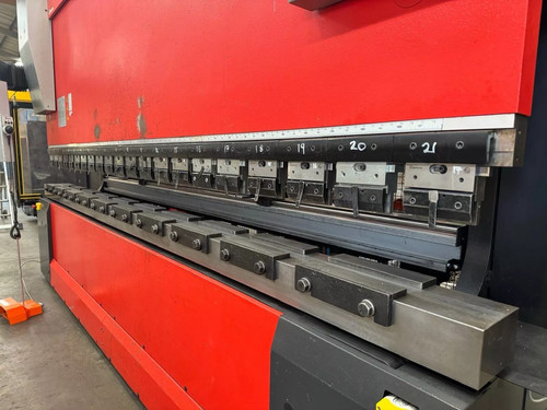 Amada HFE M2 2204 8 Axis CNC Press Brake, photo 6