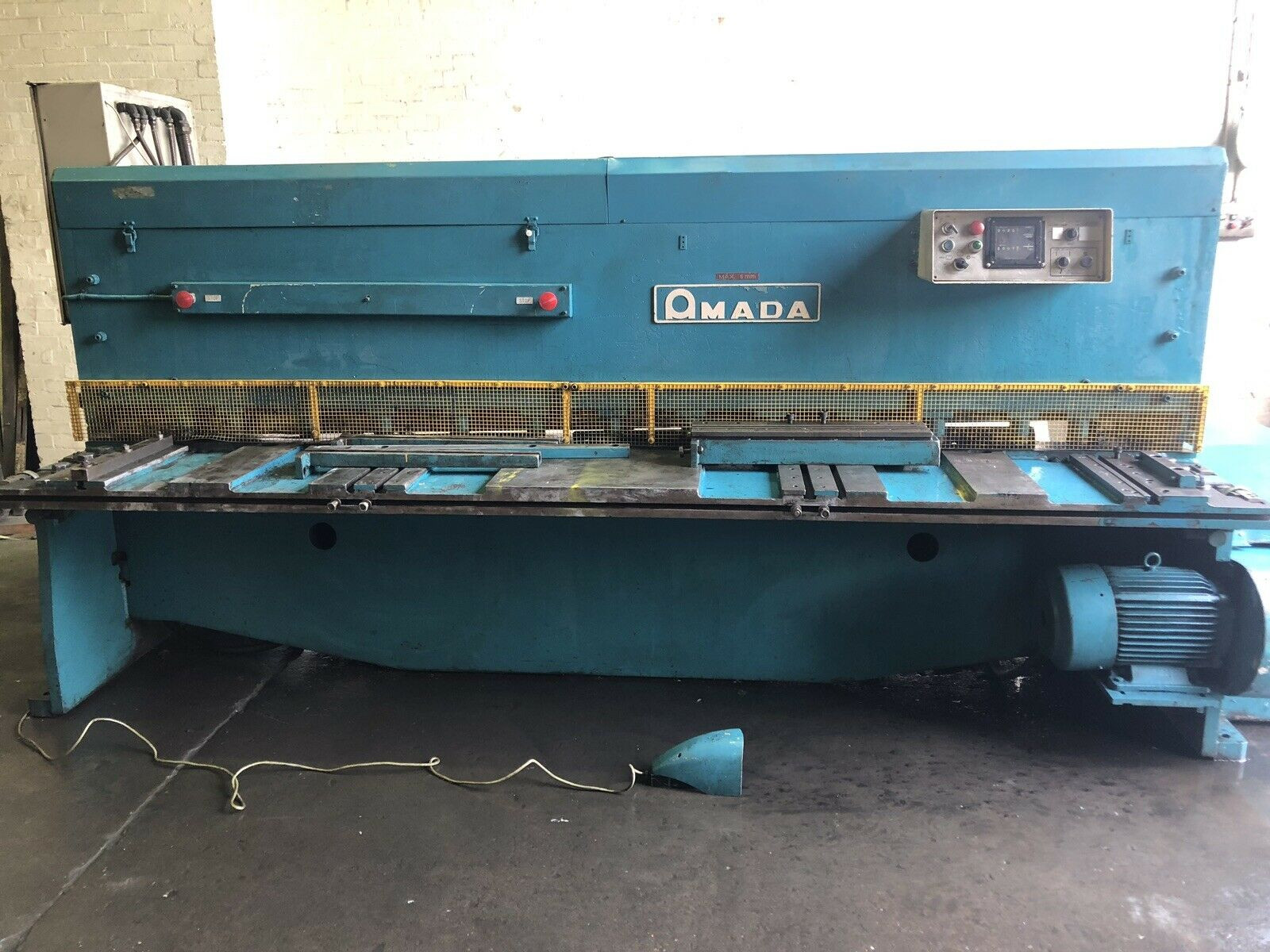 Amada Model M3060 Sheet Metal Guillotine