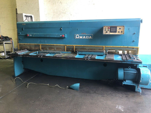 Amada Model M3060 Sheet Metal Guillotine, photo 4