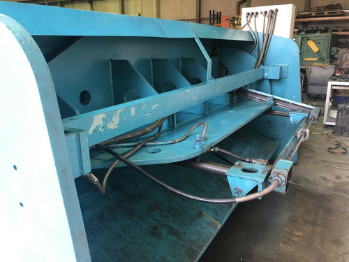 Amada Model M3060 Sheet Metal Guillotine, photo 5