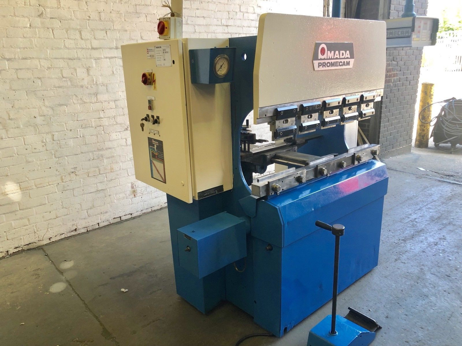 Amada Promecam CNC Hydraulic Press Brake RG2512