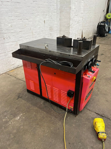 Amada Promecam Finmau 30 Hydraulic Horizontal Bender Press, photo 6