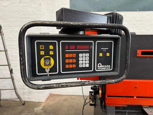 Amada Promecam GPN 425 Hydraulic Guillotine, photo 3
