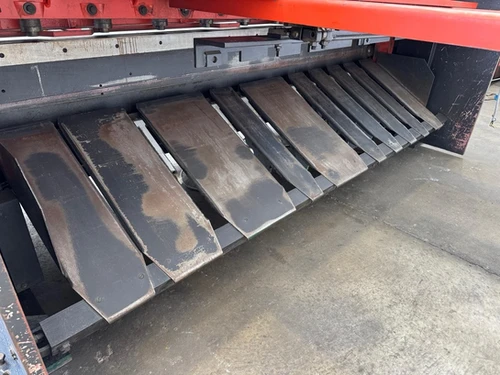 Amada Promecam GPN 425 Hydraulic Guillotine, photo 5
