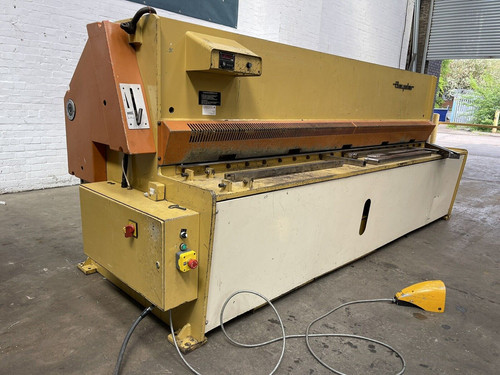 Beyeller (Edwards Pearson) Model G.E. 3m Hydraulic Sheet Metal Guillotine, photo 4