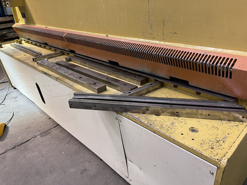 Beyeller (Edwards Pearson) Model G.E. 3m Hydraulic Sheet Metal Guillotine, photo 6