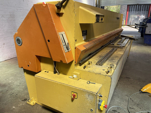 Beyeller (Edwards Pearson) Model G.E. 3m Hydraulic Sheet Metal Guillotine, photo 7